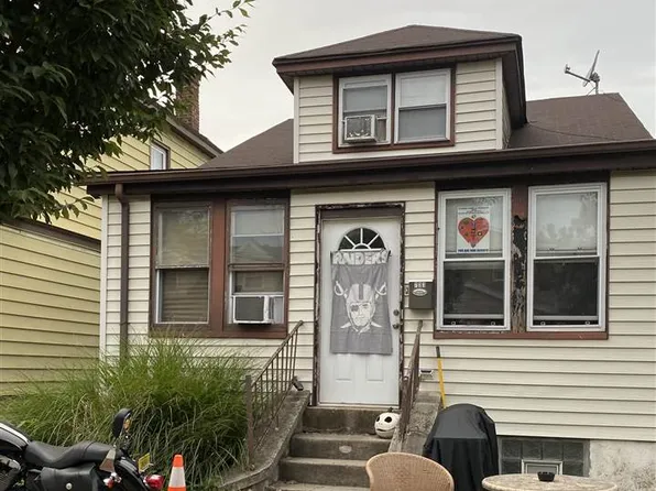 733 Irving Pl, Secaucus, NJ 07094