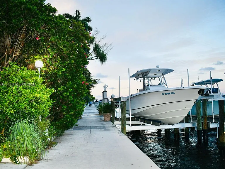 1901 Brickell Ave #B2104 — Photo 24