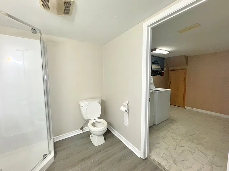 79 Grove St E — Photo 11