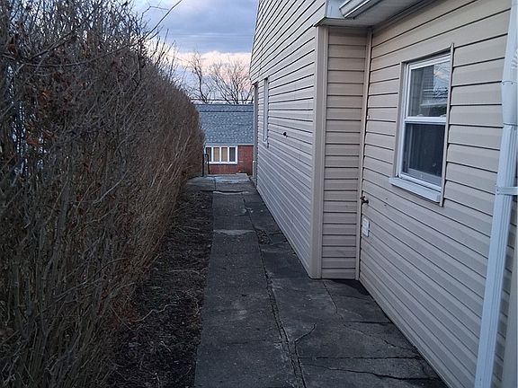 3rd image of 1332 Beverly Rd