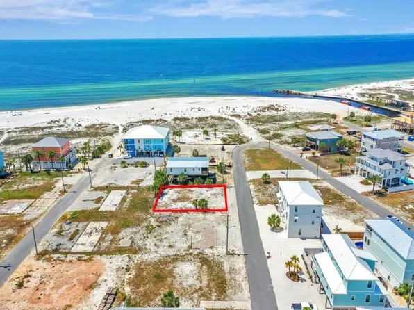 111 Circle Dr, Mexico Beach, FL 32456