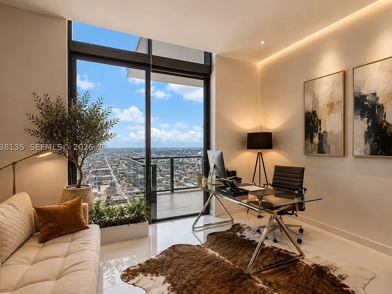 88 SW 7th St #Penthouse 4203 — Photo 7
