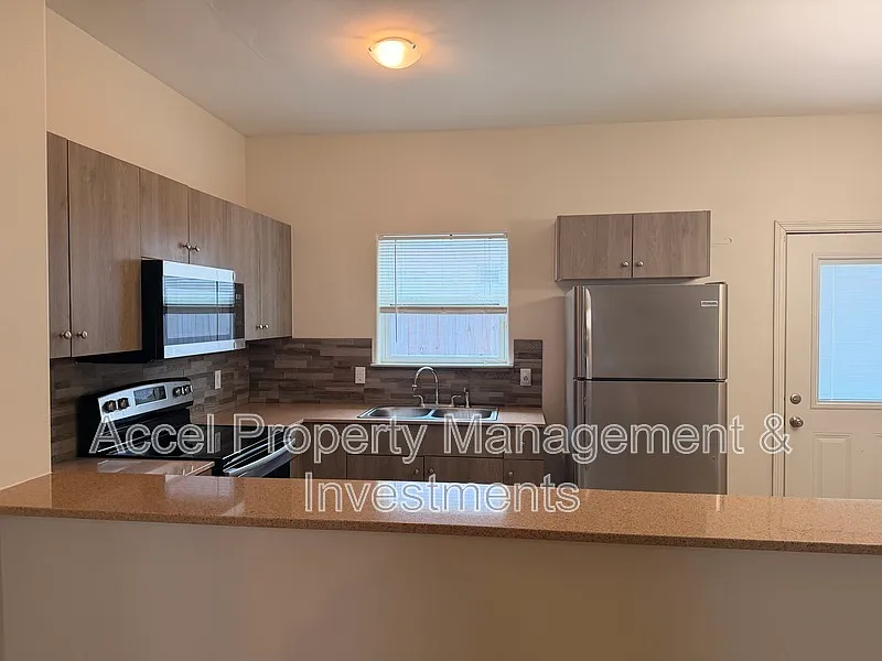 Sprague Village — Photo 4