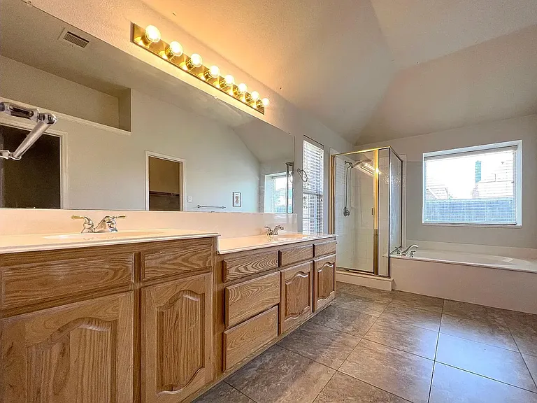 1418 Kingsley Dr — Photo 14