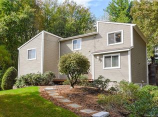 24 Pheasant Ln, Weatogue, CT 06089