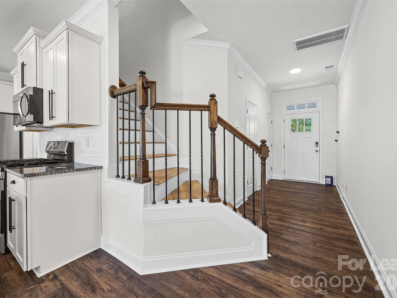 3 bed, 2.5 bath, 1699 sqft, $2,300 — Photo 4