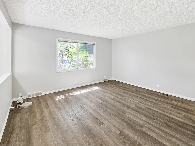 424 32nd Ave NW — Photo 5