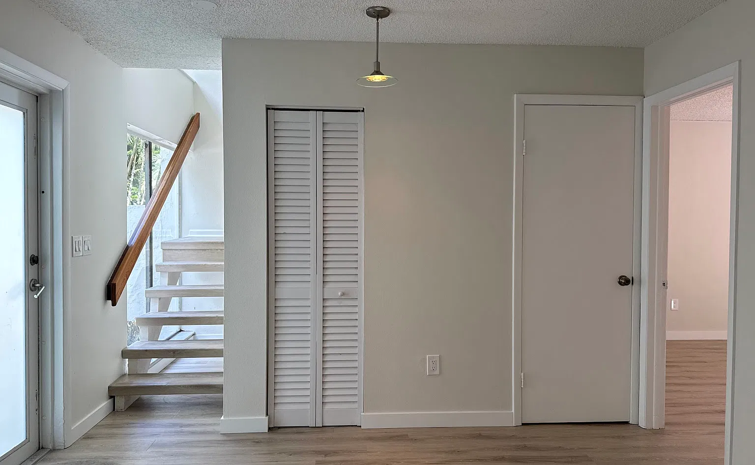 3 bed, 1378 sqft, $3,100 — Photo 3