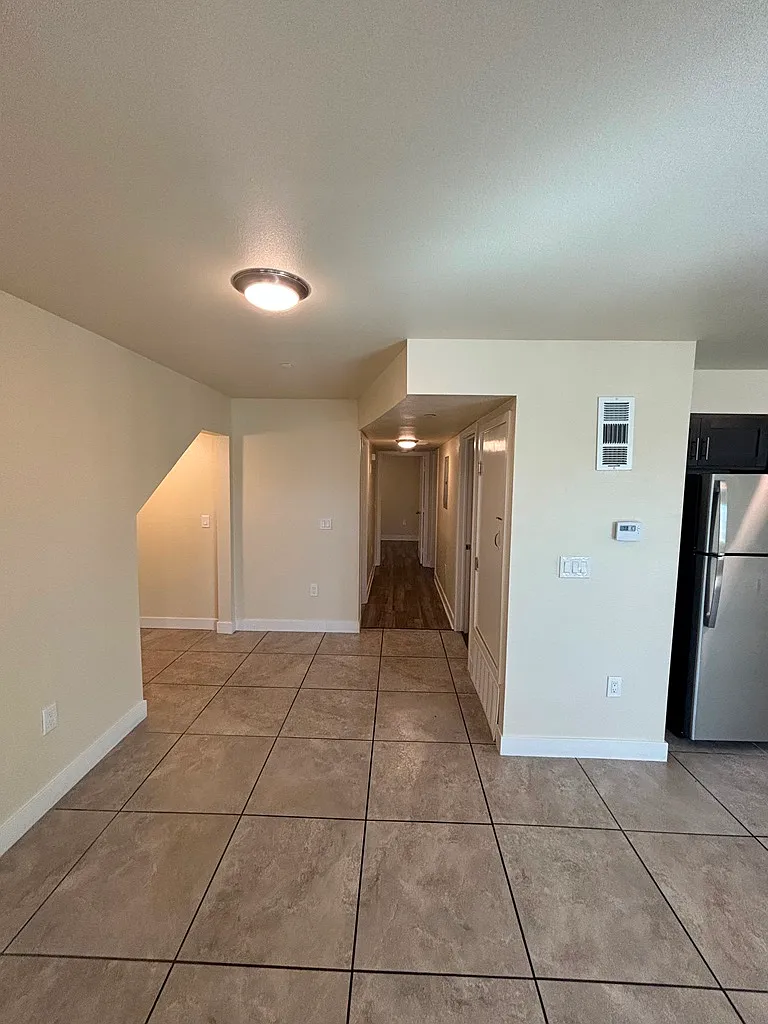3 bed, 1156 sqft, $3,525 — Photo 4