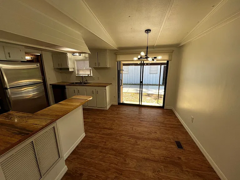 7004A Mills Rd — Photo 8