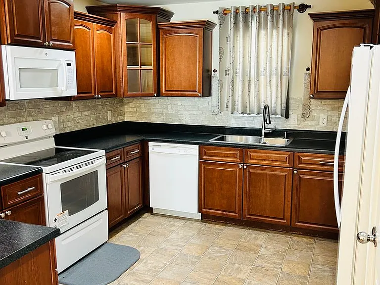49 Fuller Cir — Photo 7