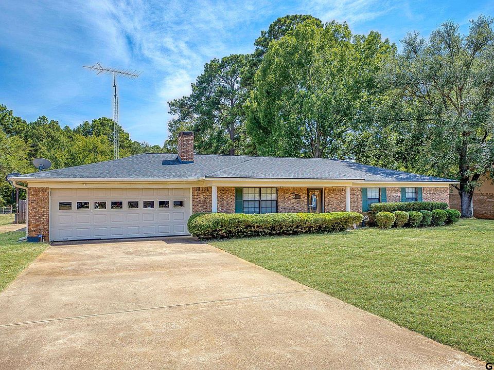 1st image of 202 Clover Ln