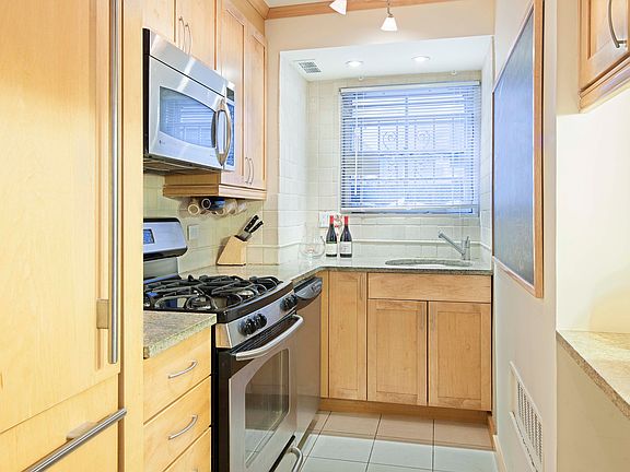 4th image of 15 Charles St APT 2E