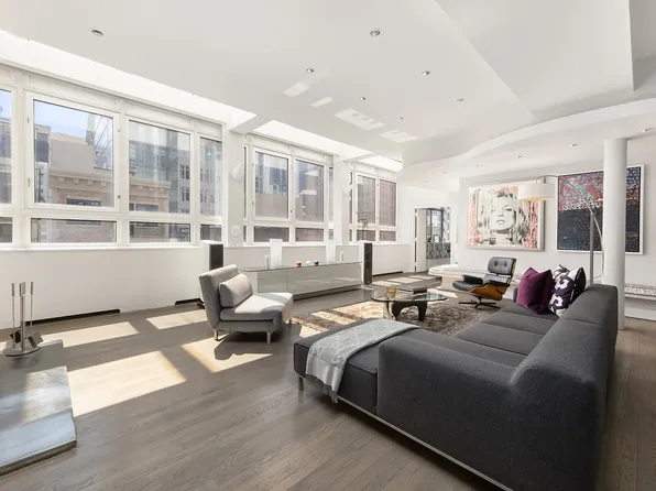 301 East 52nd Street image 3 of 16