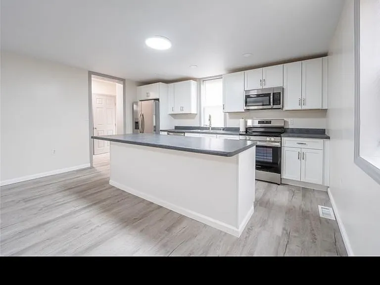 447 Steck St — Photo 9