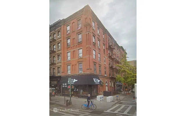 Rented by Douglas Elliman | media 27