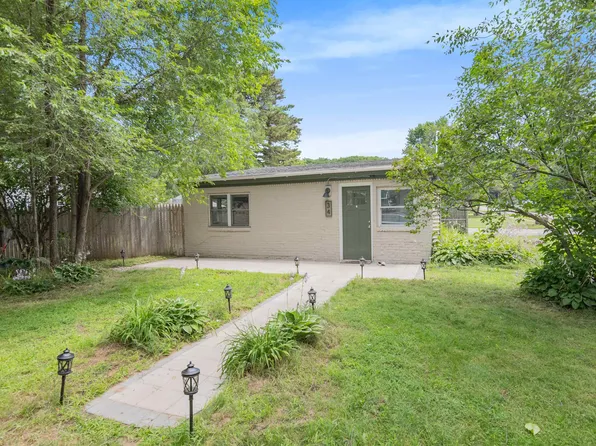 34 Pinecrest Drive, Essex, VT 05452