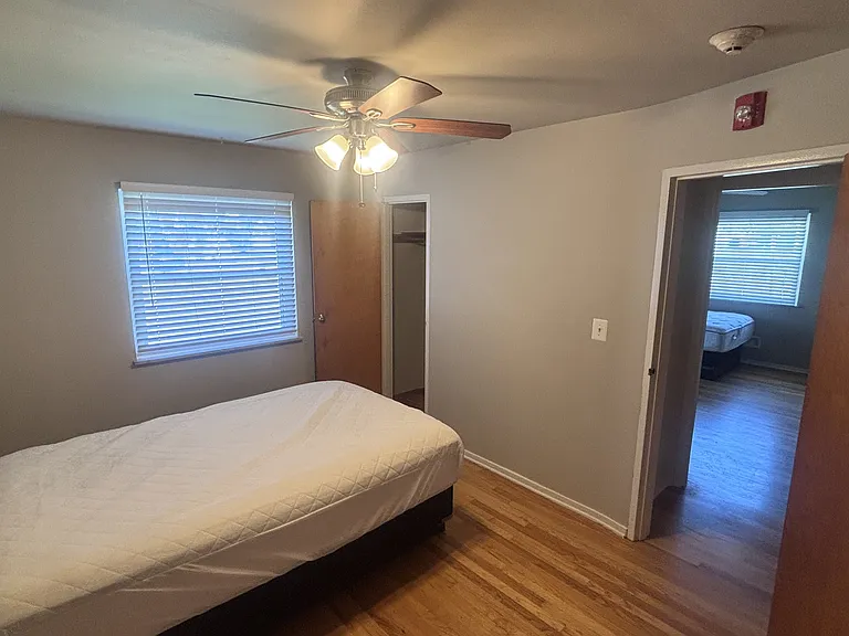 291-301 Riverside Dr #3 — Photo 8