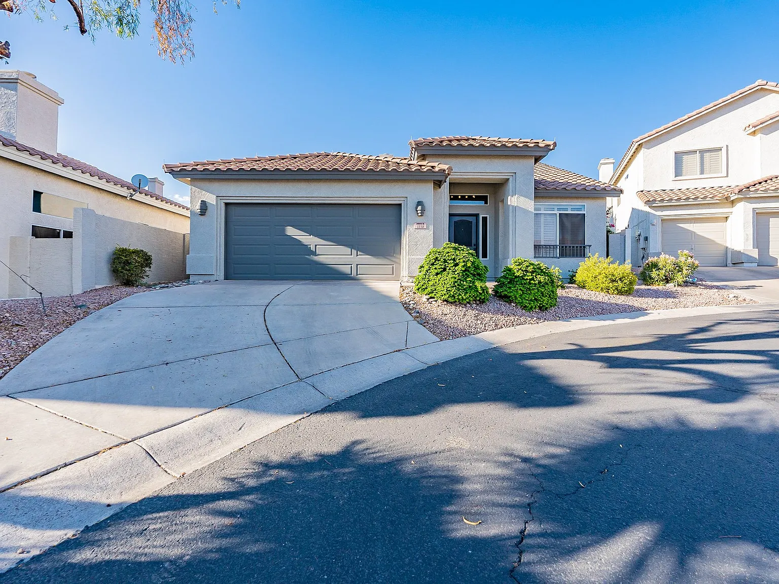 1238 E Presidio Rd — Photo 2