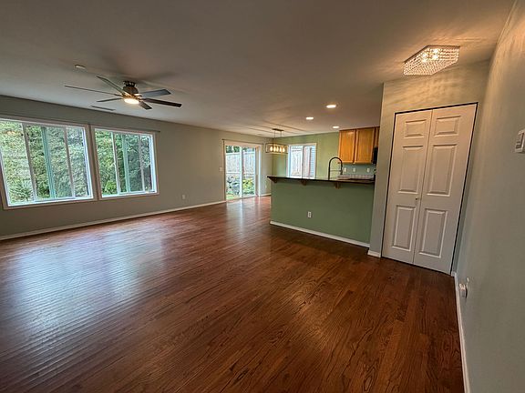 3rd image of 1924 Jensen Ave