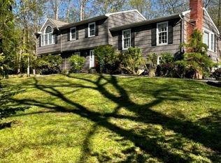 4 Goltra Dr, Basking Ridge, NJ 07920