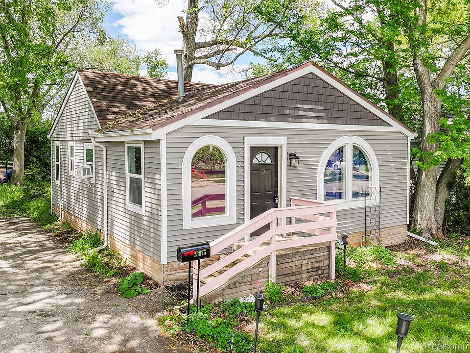 23075 Vance Ave, photo 23