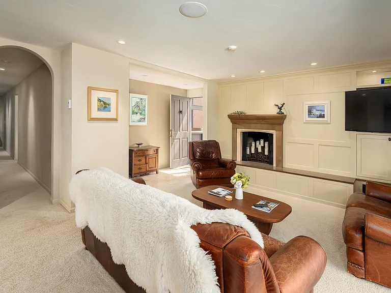 400 W Hopkins Ave #5 — Photo 2