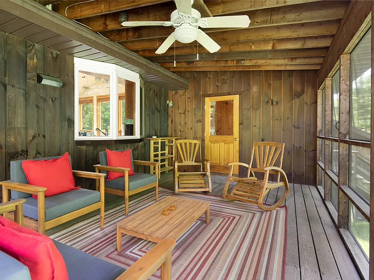 Screened in porch