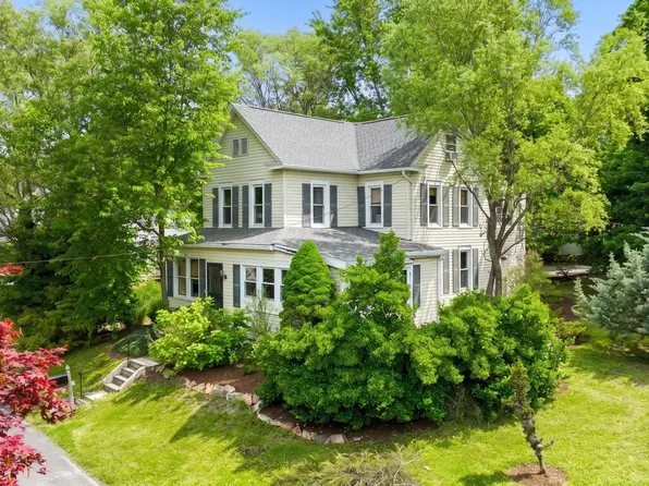 240 Circle Dr, Red Lion, PA 17356