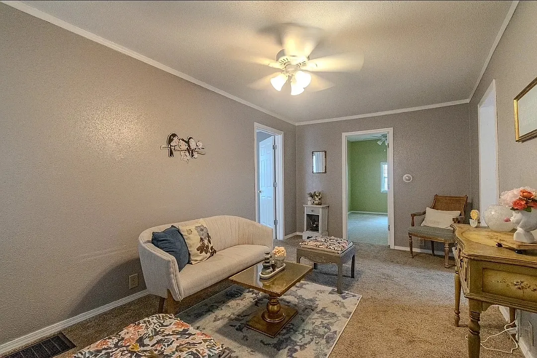 2 bed, 820 sqft, $1,300 — Photo 4