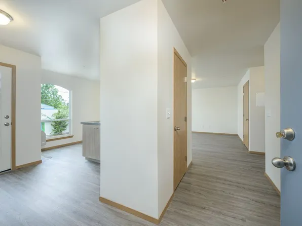 FKA1025, 1025 NE 1st St #8, McMinnville, OR 97128