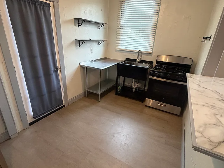 215 E 18th St #12 — Photo 11