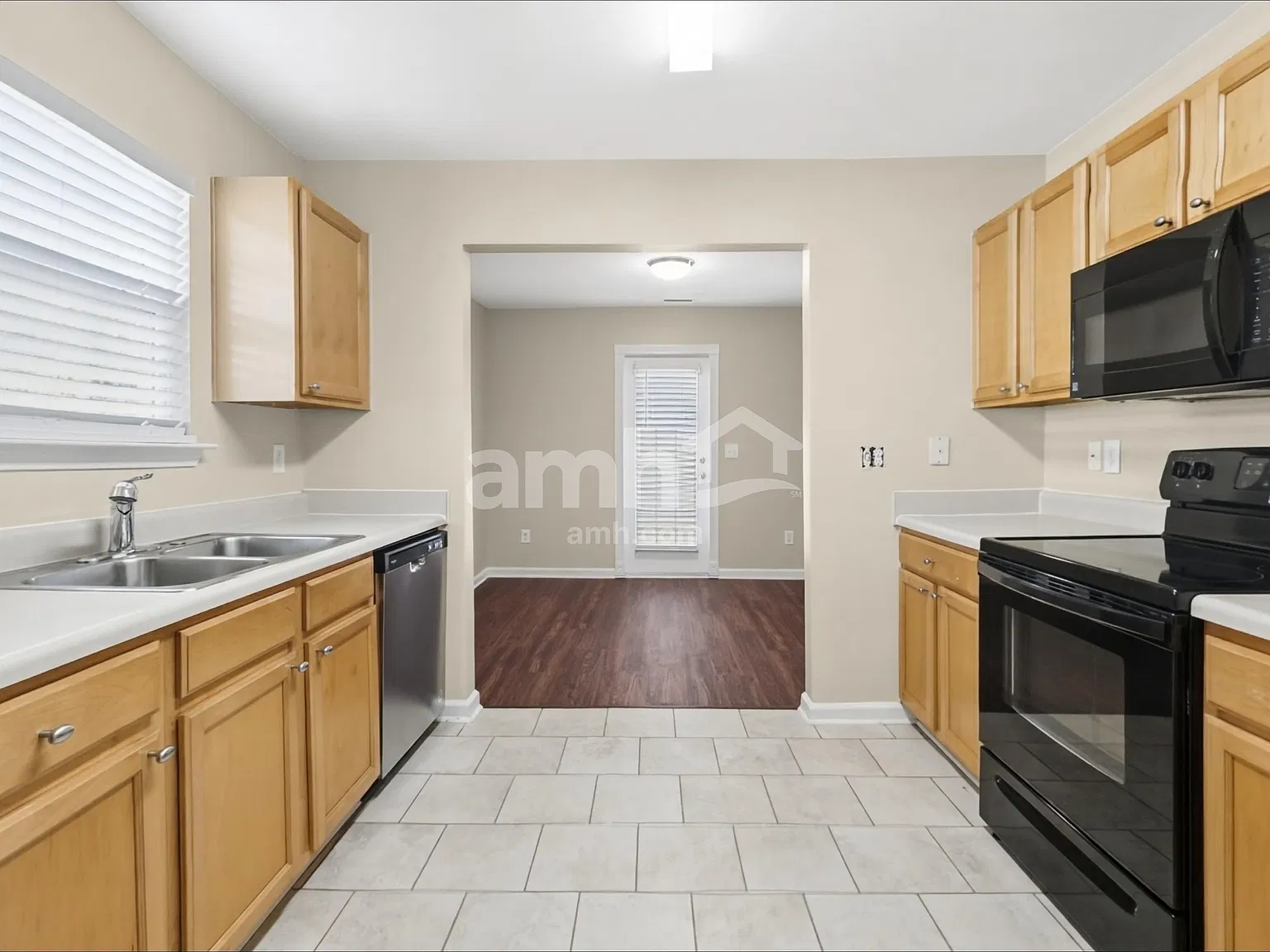 3 bed, 2.5 bath, 1440 sqft, $1,915 — Photo 4