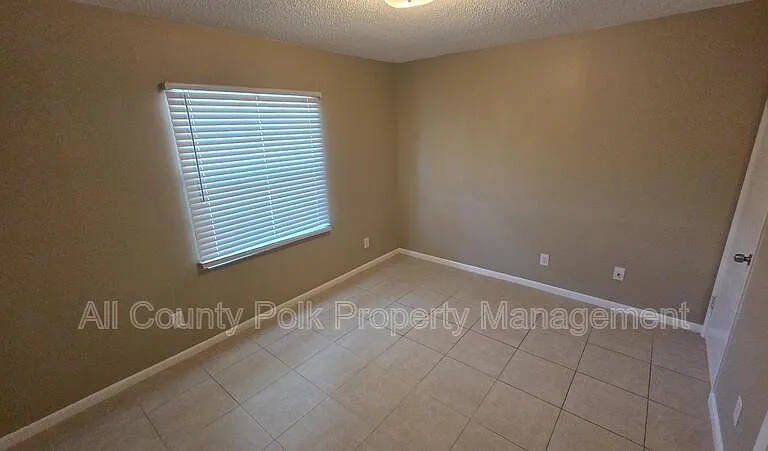 4917 Malibu Ct — Photo 15