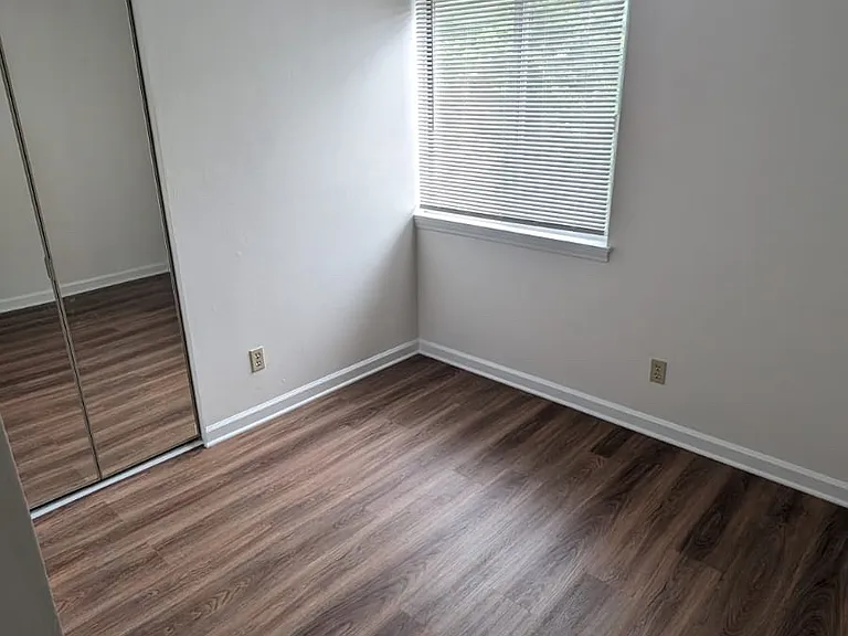 1400 Seneca Dr #I — Photo 5