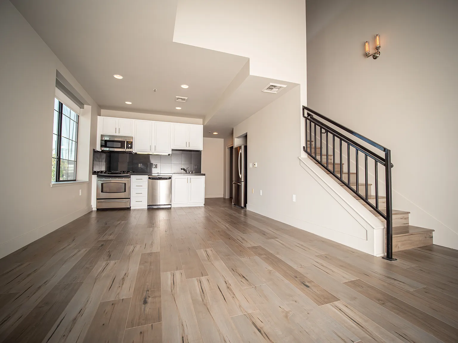 1 bed, 945 sqft, $2,550 — Photo 1