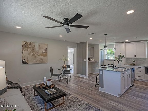 3rd image of 740 BONITA Road