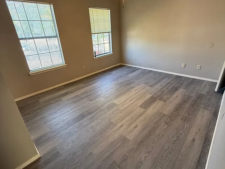 1502 Heather Ct — Photo 10