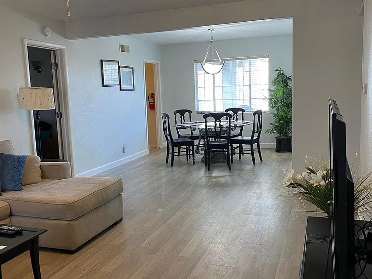 990 Ursula St — Photo 2