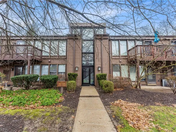 985 Canyon View Rd APT 108D, Northfield, OH 44067