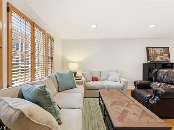 260 Walnut St APT 9