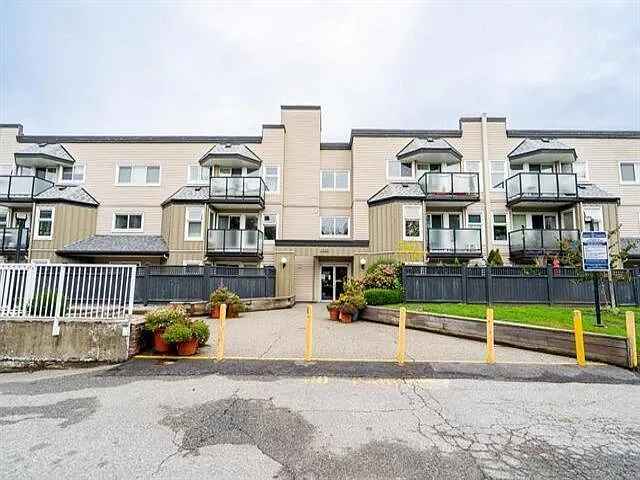 1850 Southmere Cres E #8 — Photo 3