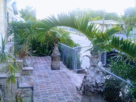4th image of 617 N Sapodilla Ave