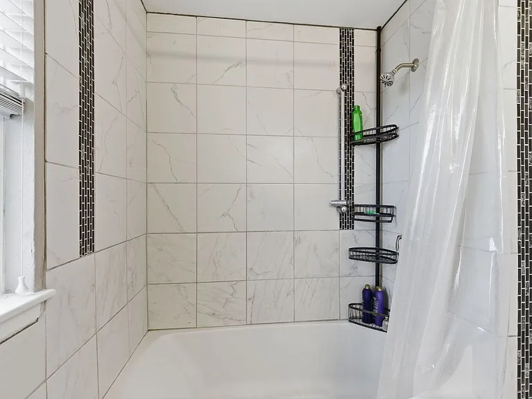 1017 E 40th Ave — Photo 36