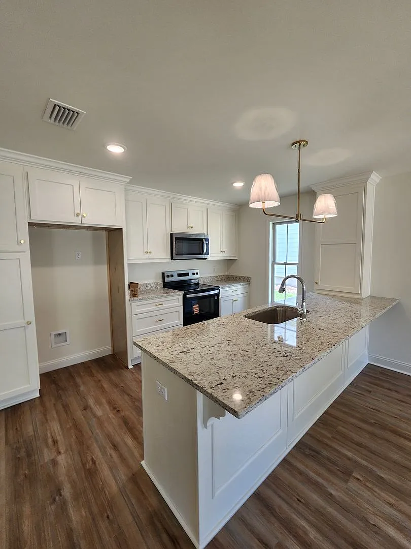 !!New Construction!! NEAR Pinegrove Elementary/Middle - 4BR Home with Granite Countertops, LVP Fl... — Photo 3