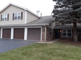 75 Pine Cir, Cary, IL 60013