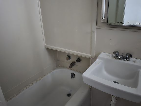 3rd image of 205 Kinsey St