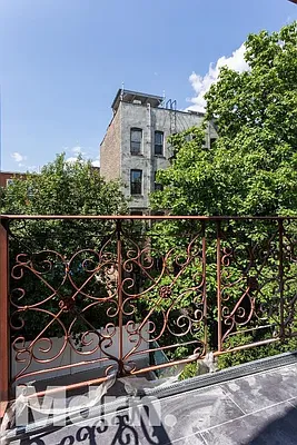 Rented by Mdrn Residential | media 8