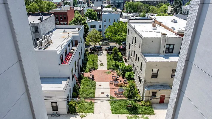 Rented by Nooklyn NYC LLC | media 43