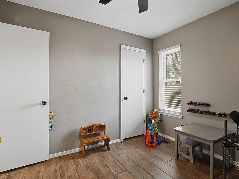 10316 Glascow Dr — Photo 17